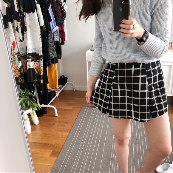 Forever 21 Dresses & Skirts - Checked + Pleated Black+White Mini Skirt